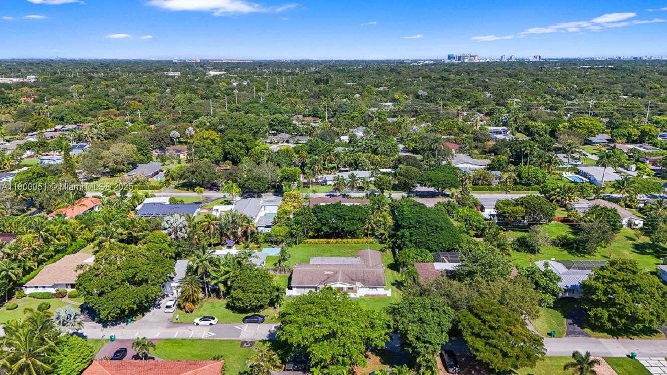 Small Image of 8081 SOUTH WEST 139TH TER, Palmetto Bay Number 3