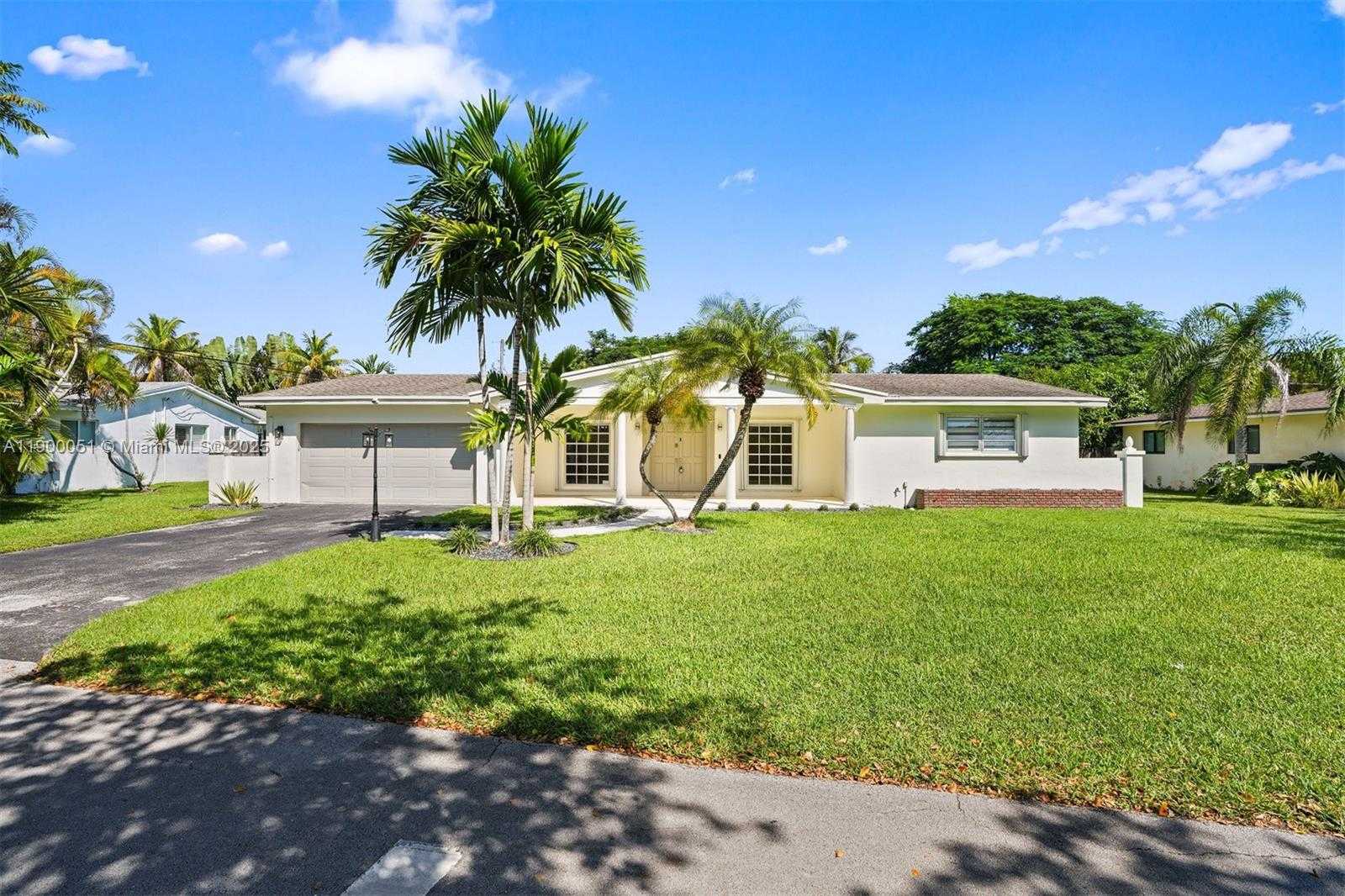 Small Image of 8081 SOUTH WEST 139TH TER, Palmetto Bay Number 5