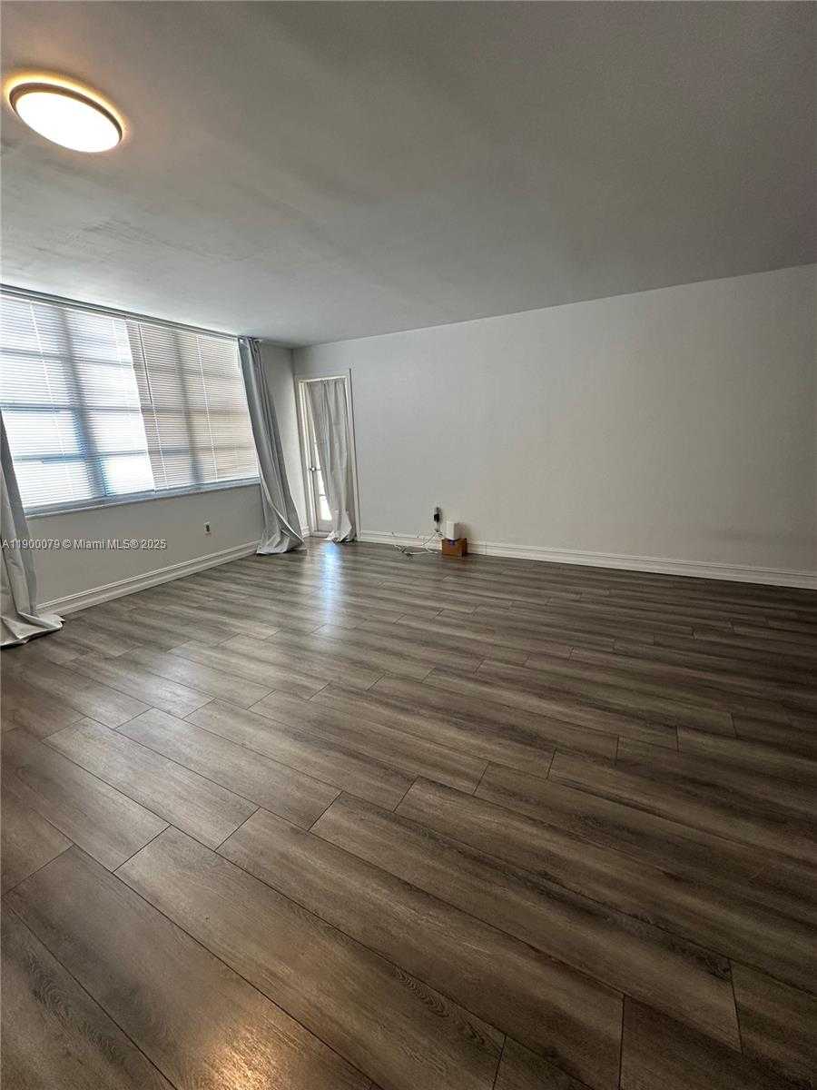 Small Image of 2750 NORTH EAST 183RD ST #PH07, Aventura Number 3