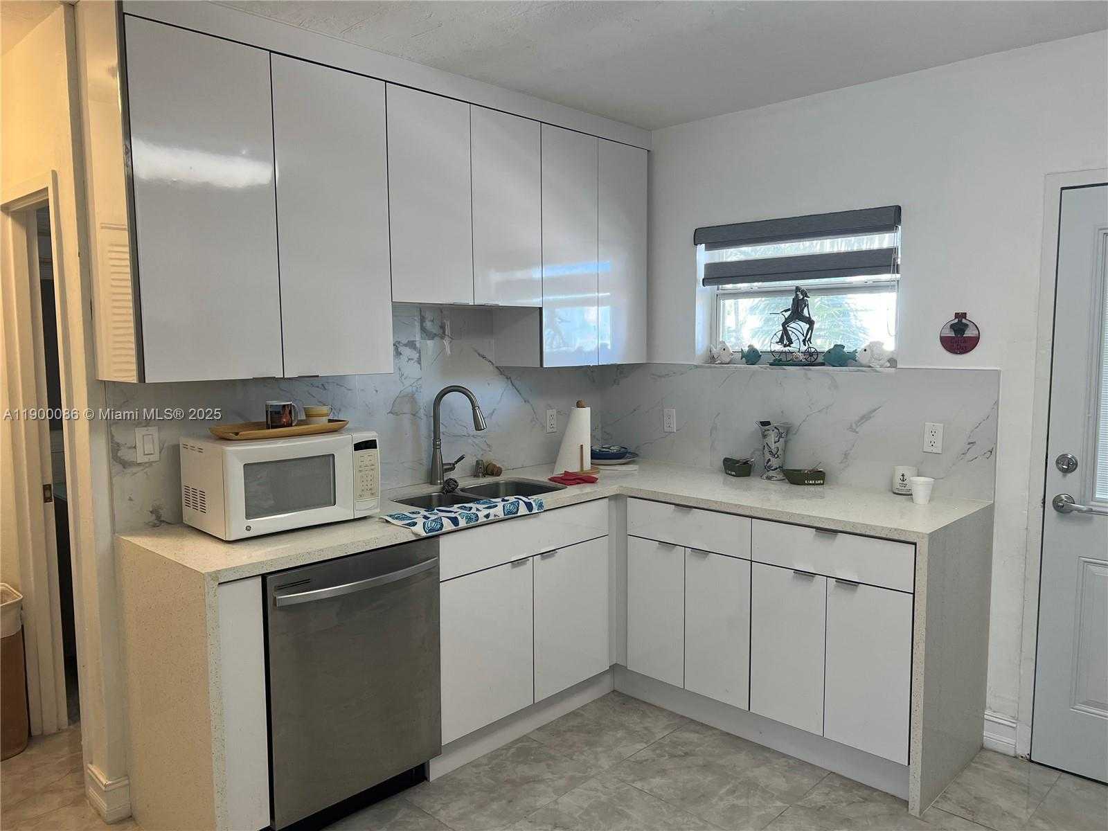 Small Image of 1300 LINCOLN RD #C403, Miami Beach Number 11