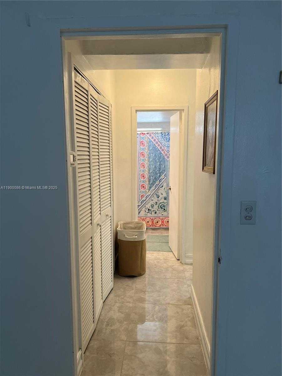 Small Image of 1300 LINCOLN RD #C403, Miami Beach Number 17