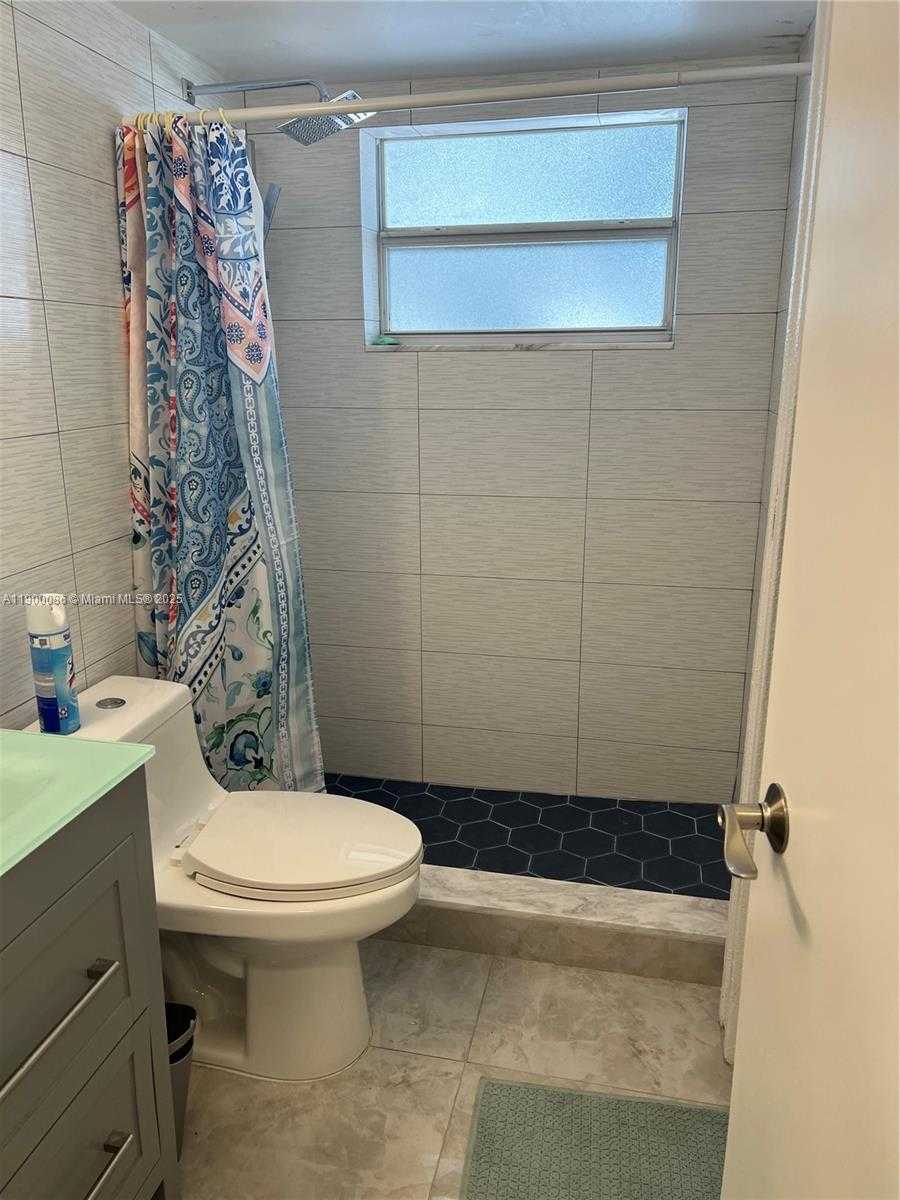 Small Image of 1300 LINCOLN RD #C403, Miami Beach Number 19