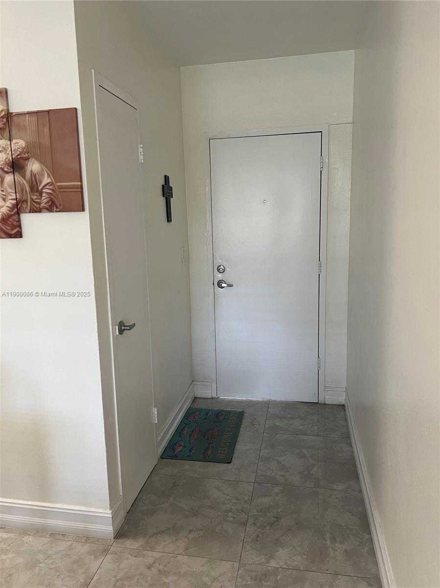 Small Image of 1300 LINCOLN RD #C403, Miami Beach Number 20