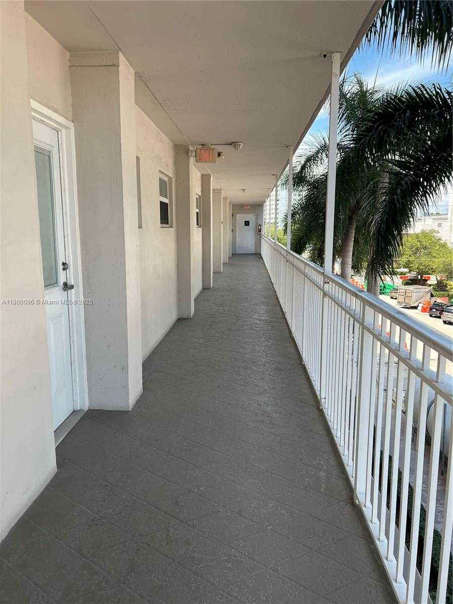 Small Image of 1300 LINCOLN RD #C403, Miami Beach Number 26