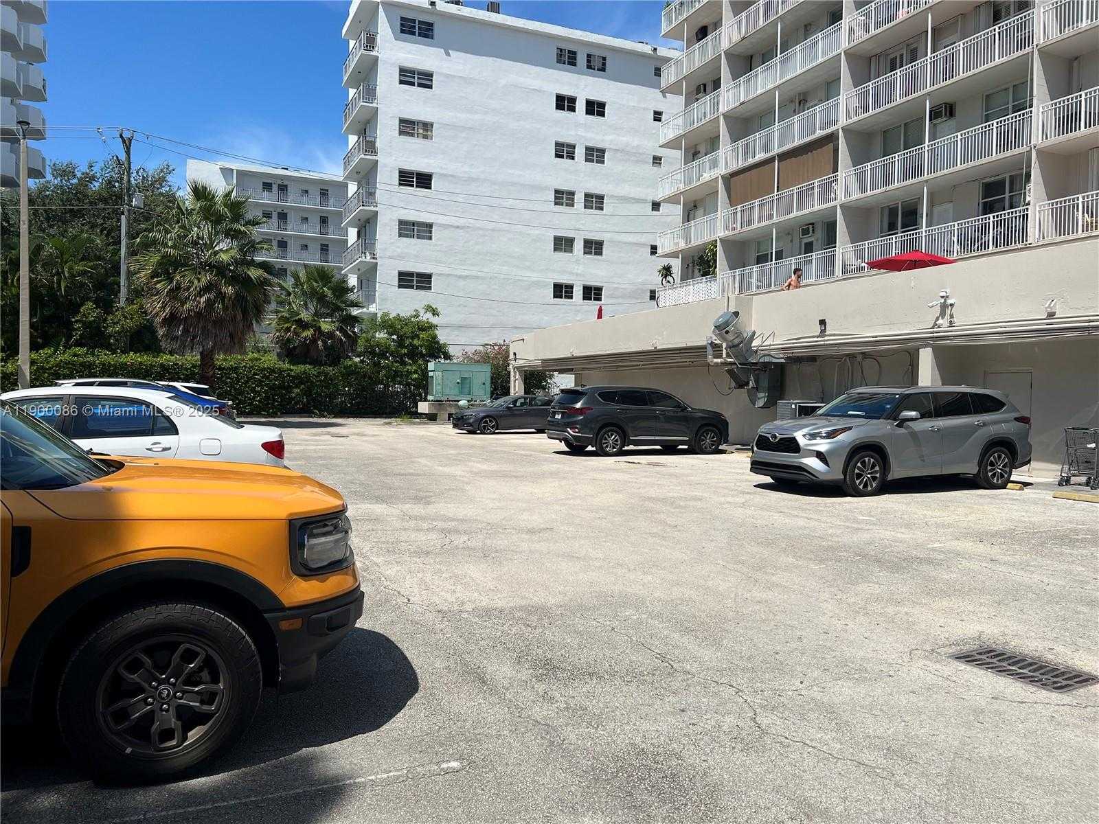 Small Image of 1300 LINCOLN RD #C403, Miami Beach Number 6