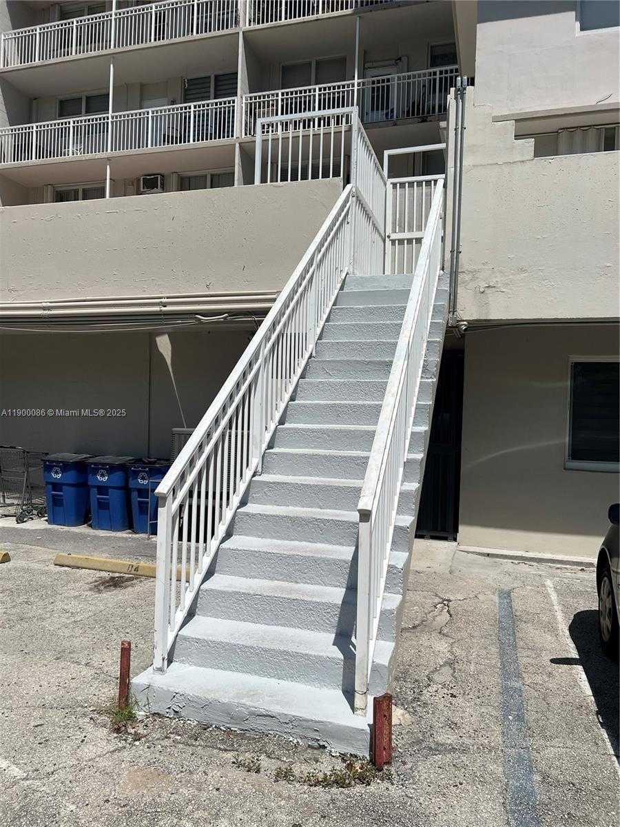 Small Image of 1300 LINCOLN RD #C403, Miami Beach Number 7