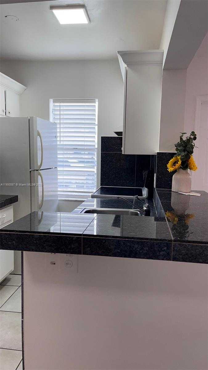 Small Image of 2219 POLK ST #8A, Hollywood Number 6