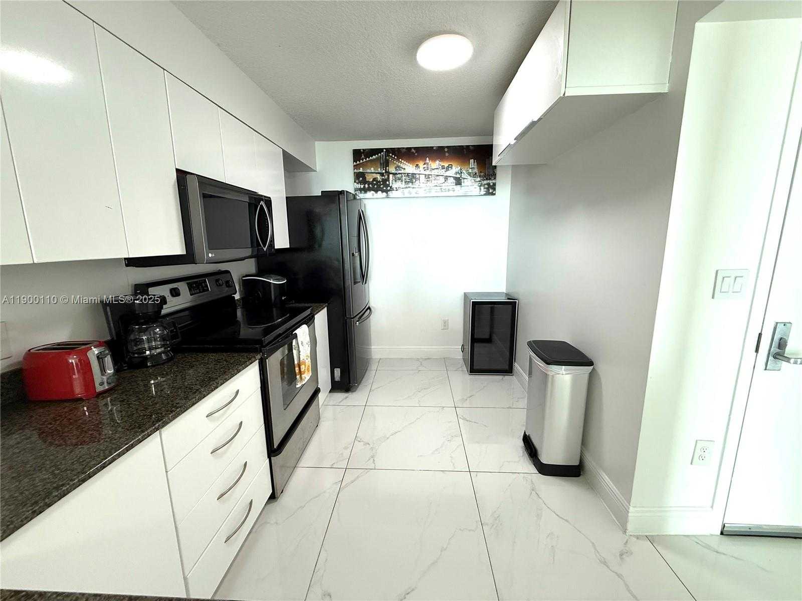 Small Image of 1200 BRICKELL BAY DR #3915, Miami Number 13