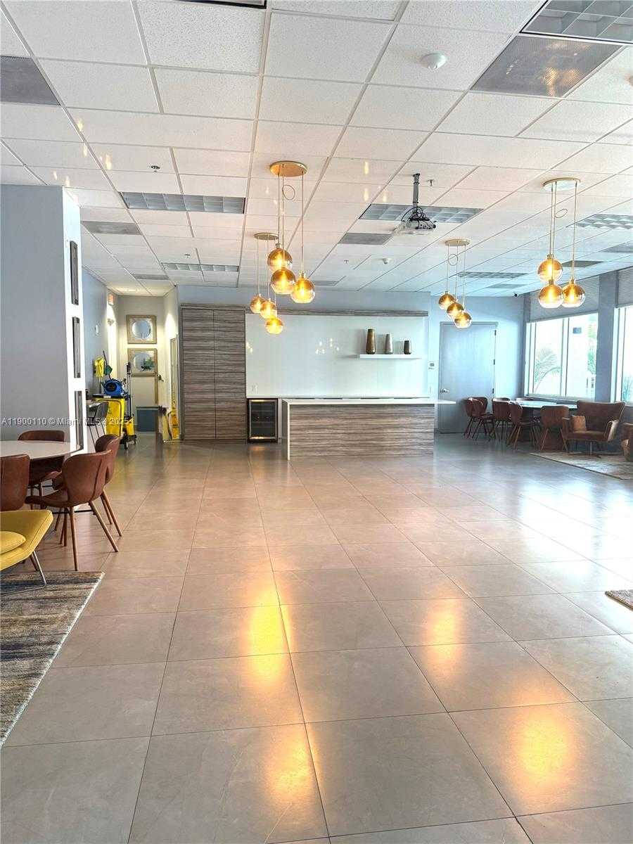 Small Image of 1200 BRICKELL BAY DR #3915, Miami Number 23