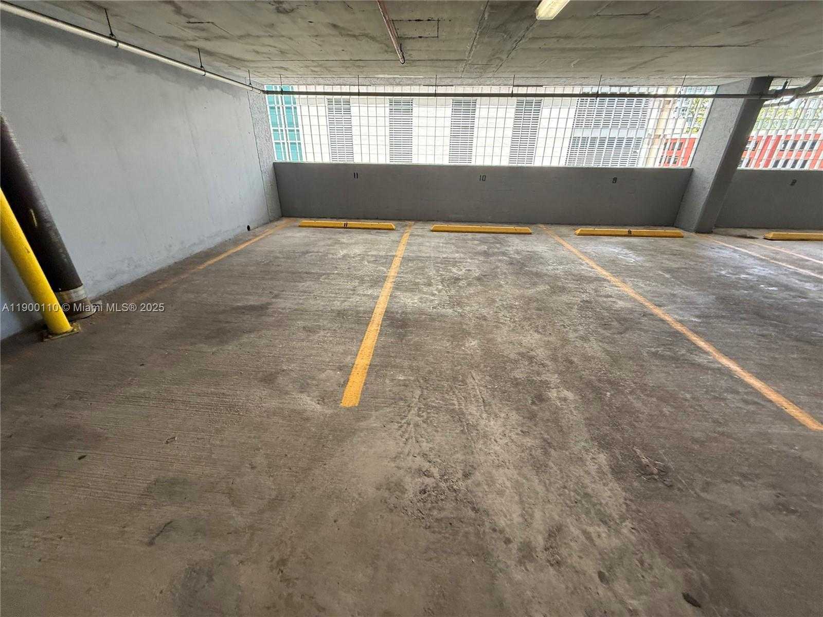 Small Image of 1200 BRICKELL BAY DR #3915, Miami Number 34