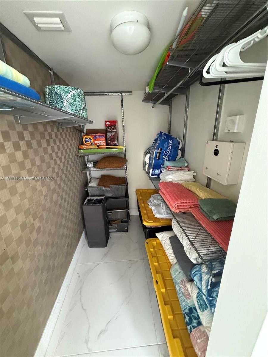 Small Image of 1200 BRICKELL BAY DR #3915, Miami Number 45