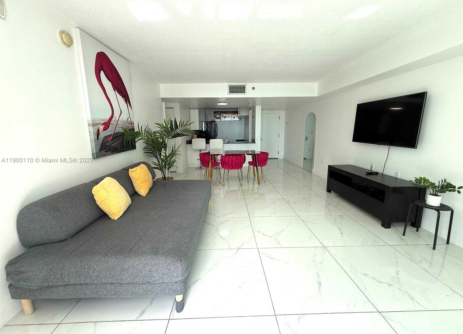 Small Image of 1200 BRICKELL BAY DR #3915, Miami Number 5