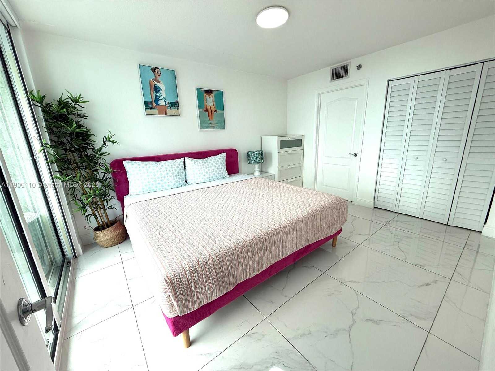 Small Image of 1200 BRICKELL BAY DR #3915, Miami Number 7