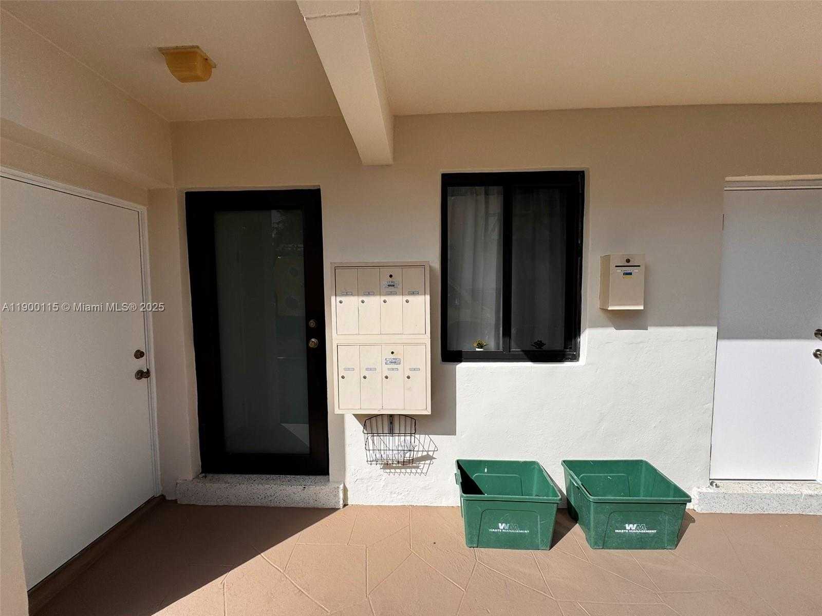 Small Image of 115 SALAMANCA AVE #5, Coral Gables Number 3