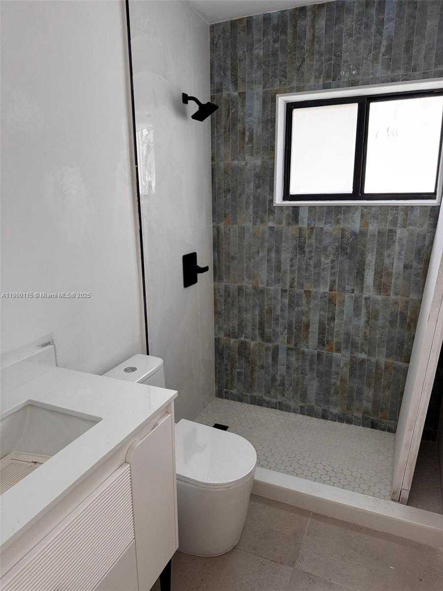 Small Image of 115 SALAMANCA AVE #5, Coral Gables Number 6