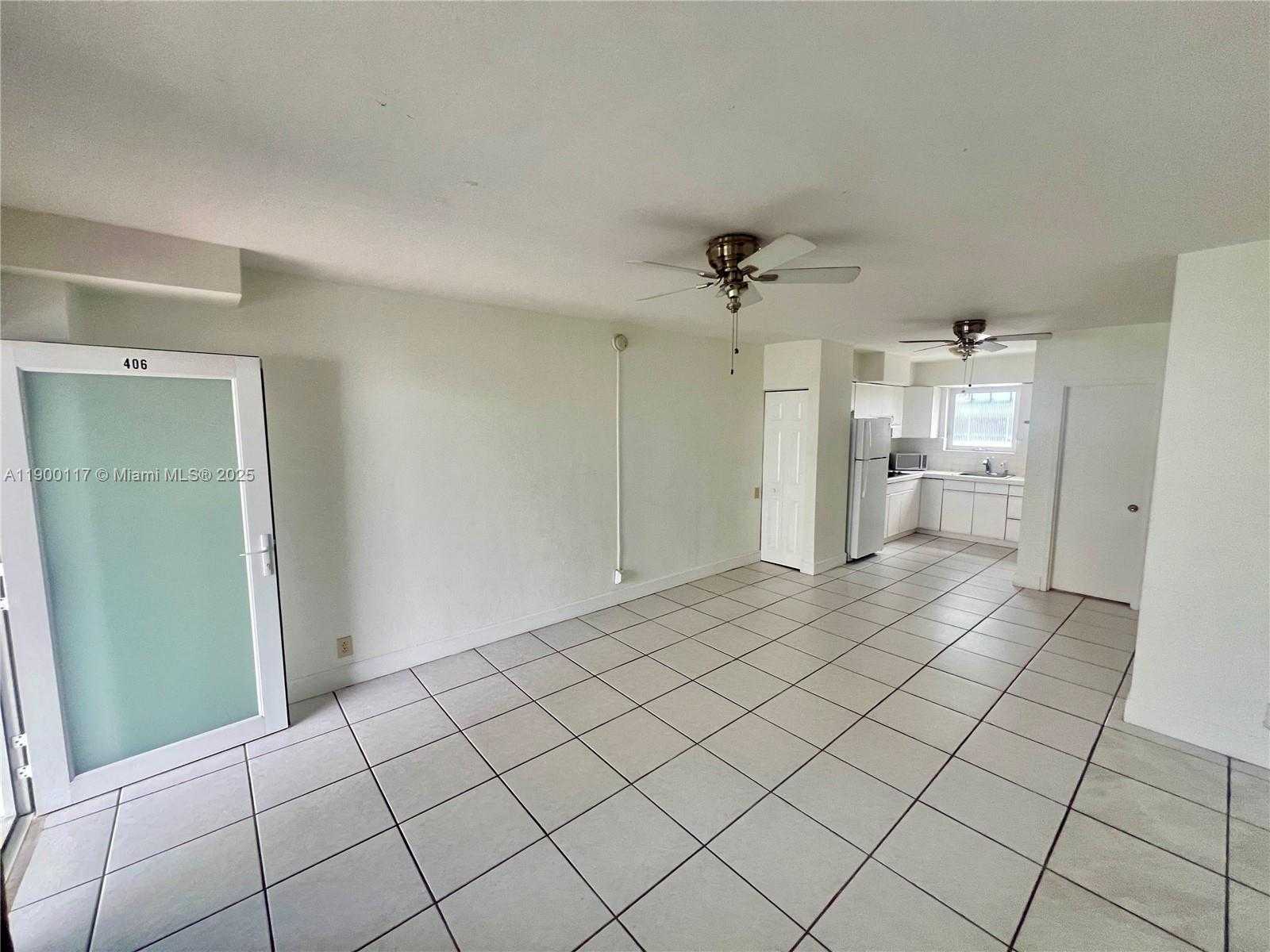 Small Image of 158 OCEAN DR #406, Miami Beach Number 2