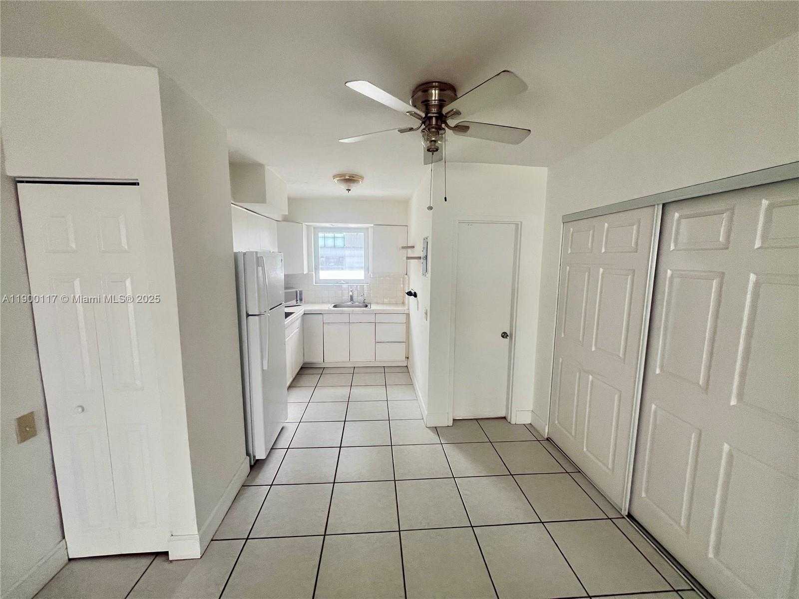Small Image of 158 OCEAN DR #406, Miami Beach Number 4