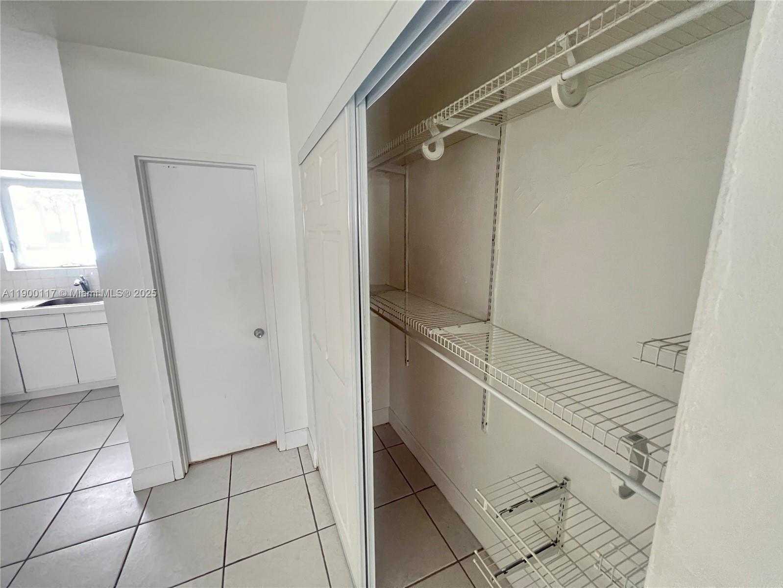 Small Image of 158 OCEAN DR #406, Miami Beach Number 6