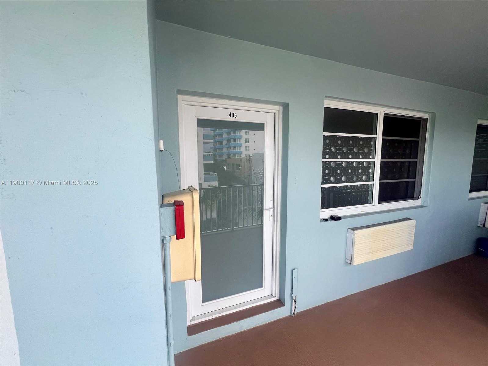 Small Image of 158 OCEAN DR #406, Miami Beach Number 8