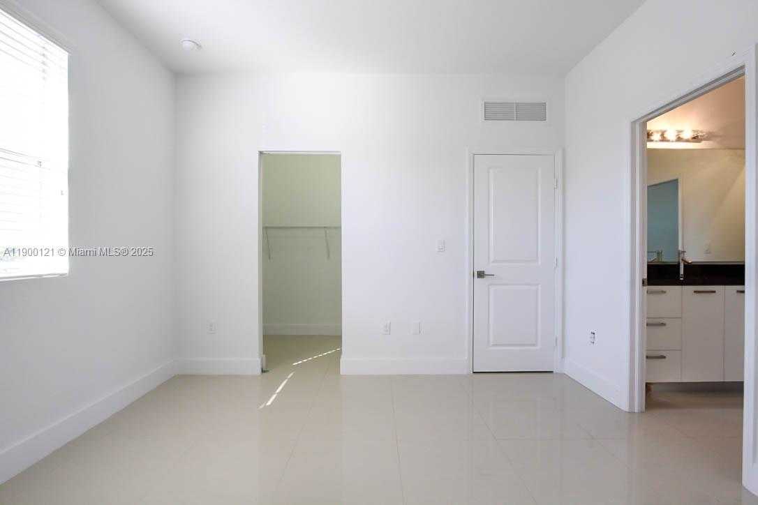Small Image of 15604 SOUTH WEST 10TH LN, Miami Number 11