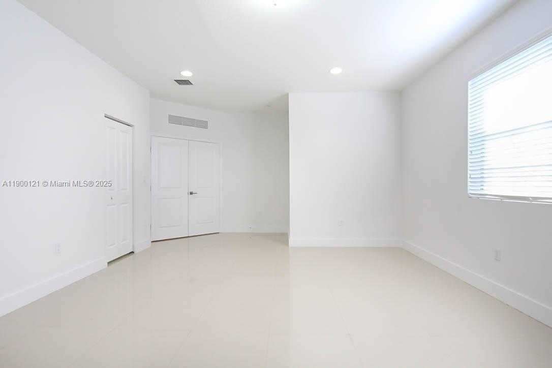 Small Image of 15604 SOUTH WEST 10TH LN, Miami Number 12