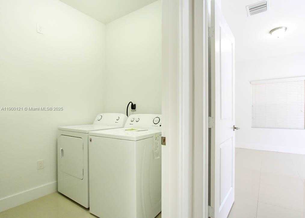 Small Image of 15604 SOUTH WEST 10TH LN, Miami Number 25