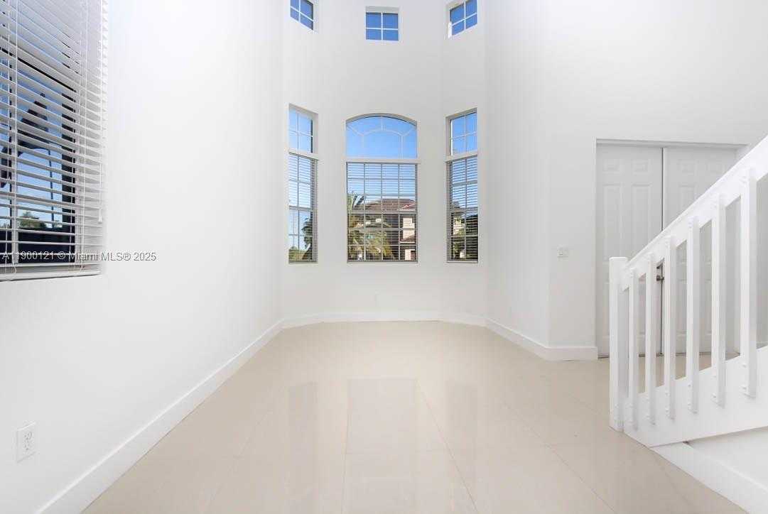 Small Image of 15604 SOUTH WEST 10TH LN, Miami Number 4