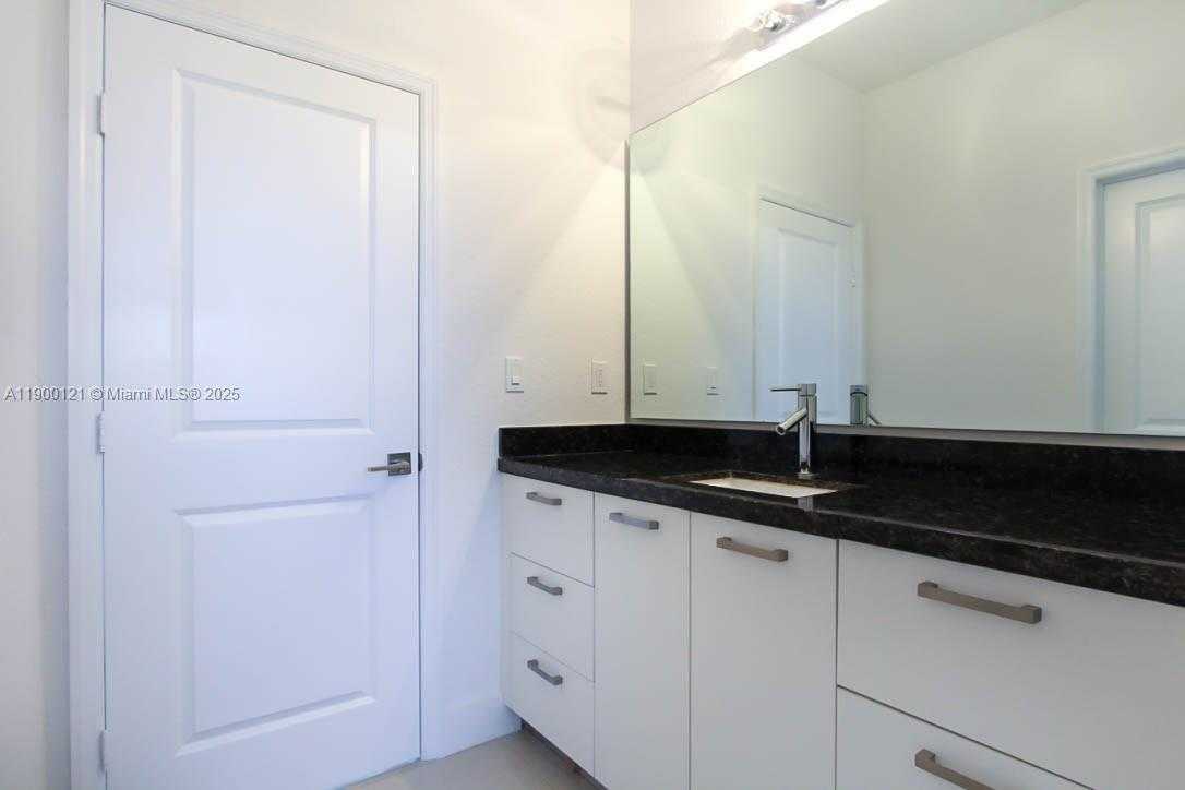 Small Image of 15604 SOUTH WEST 10TH LN, Miami Number 8