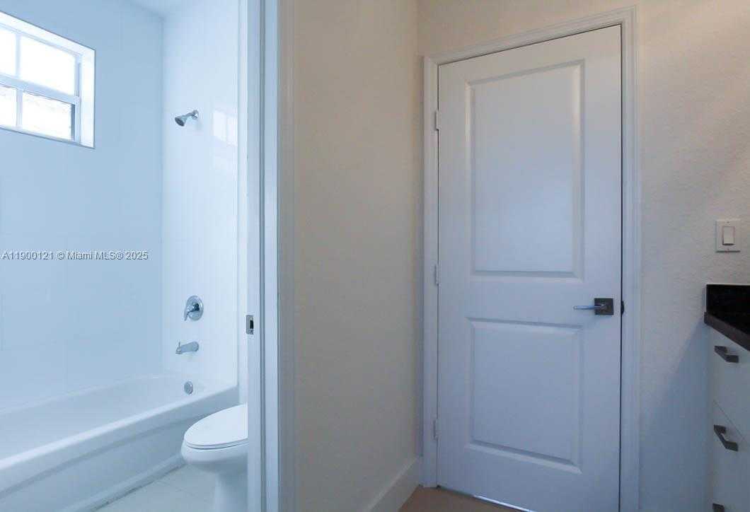 Small Image of 15604 SOUTH WEST 10TH LN, Miami Number 9