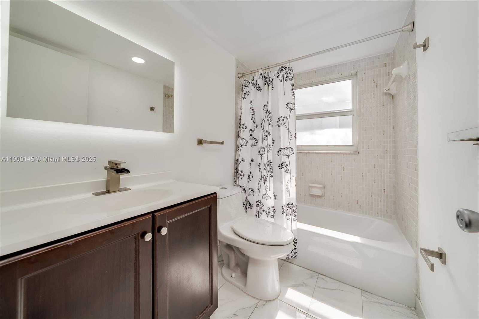 Small Image of 950 HILLCREST DR #401, Hollywood Number 13