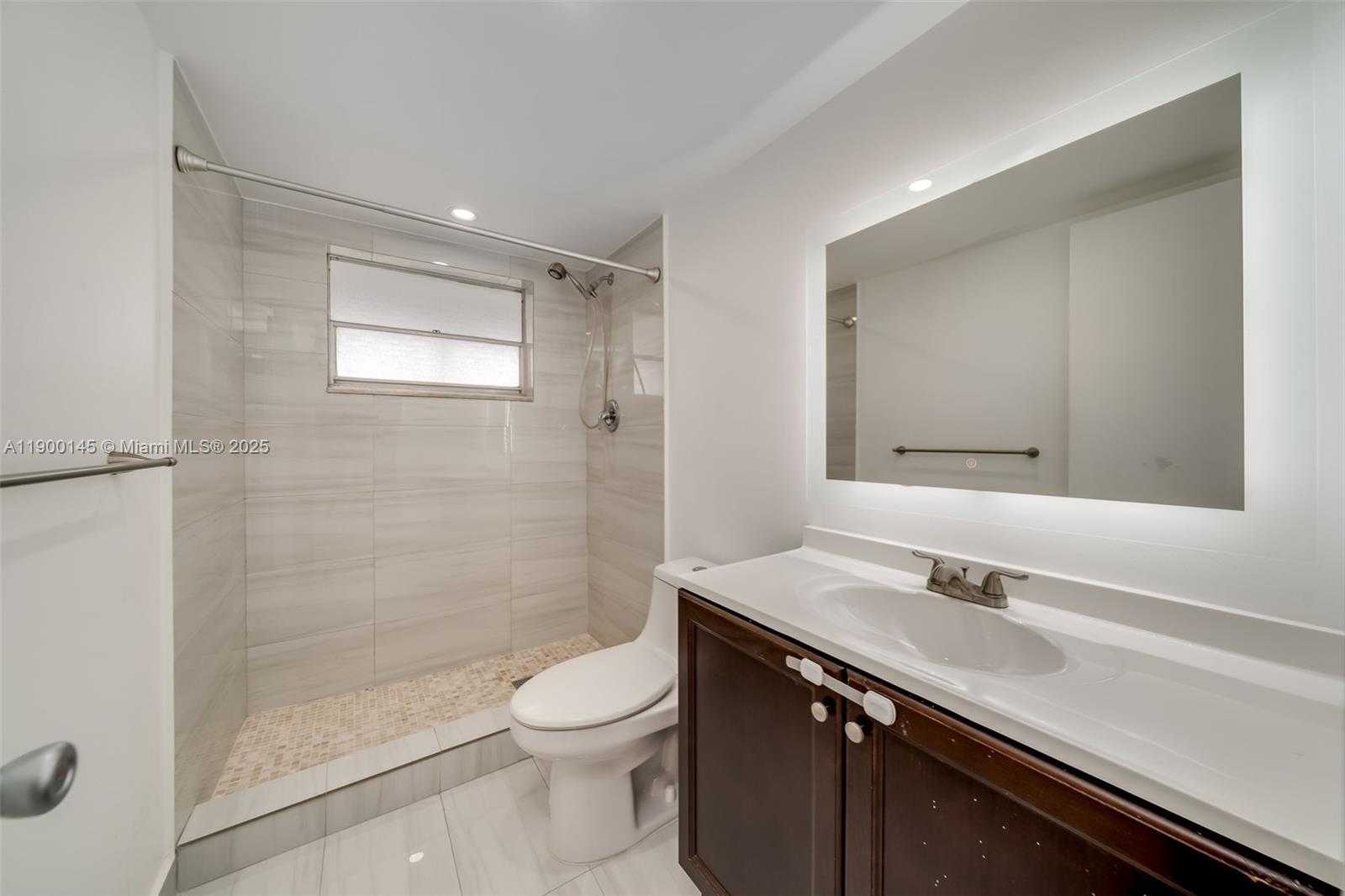 Small Image of 950 HILLCREST DR #401, Hollywood Number 18