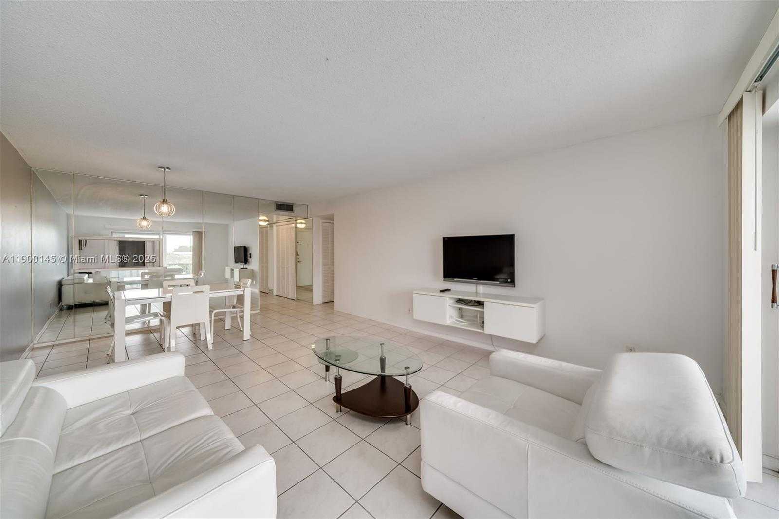 Small Image of 950 HILLCREST DR #401, Hollywood Number 25