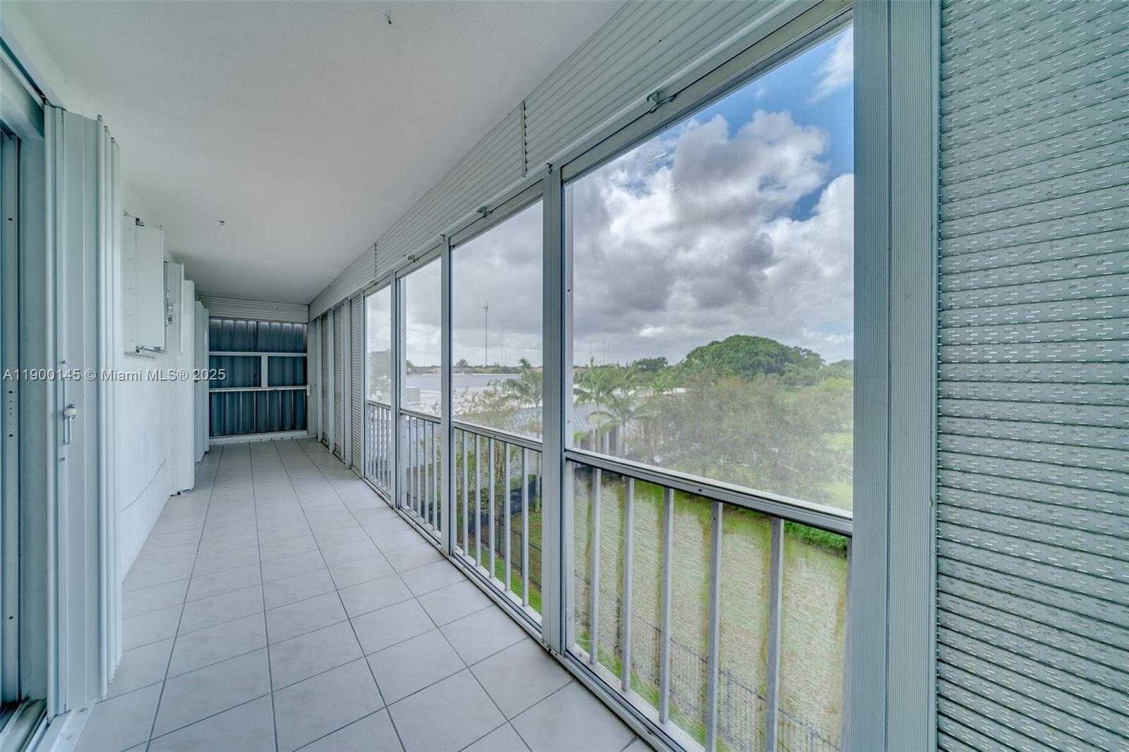 Small Image of 950 HILLCREST DR #401, Hollywood Number 28