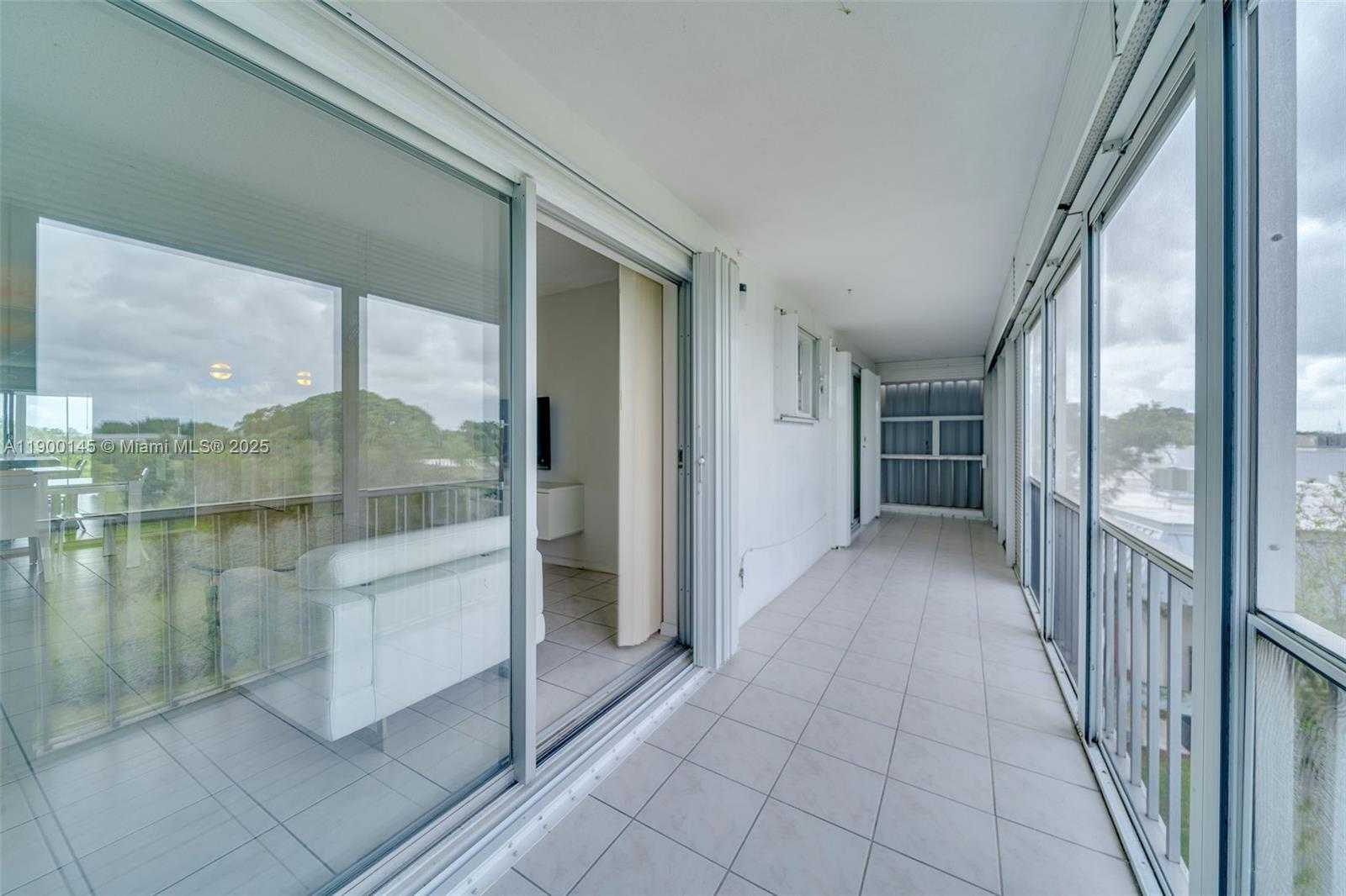 Small Image of 950 HILLCREST DR #401, Hollywood Number 29