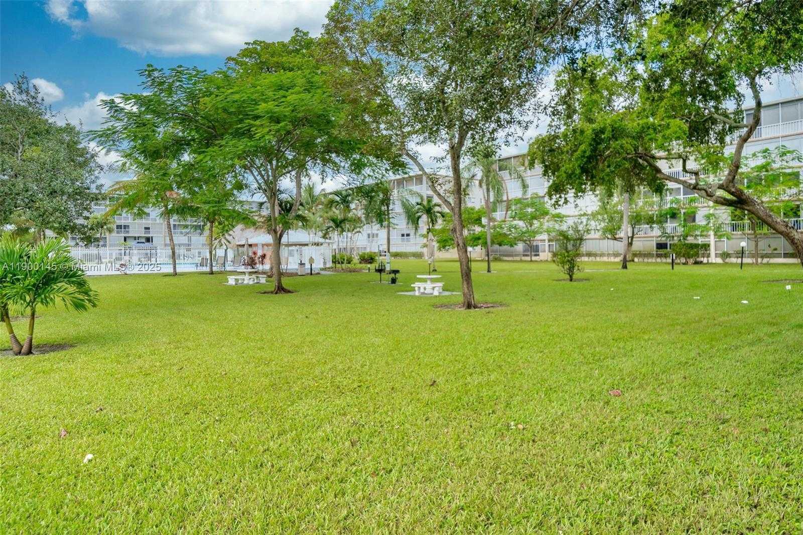 Small Image of 950 HILLCREST DR #401, Hollywood Number 36