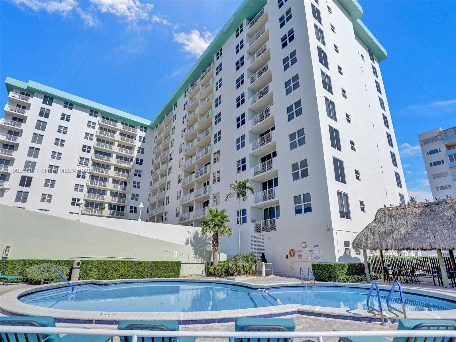 Small Image of 10350 WEST BAY HARBOR DR #PHN, Bay Harbor Islands Number 46