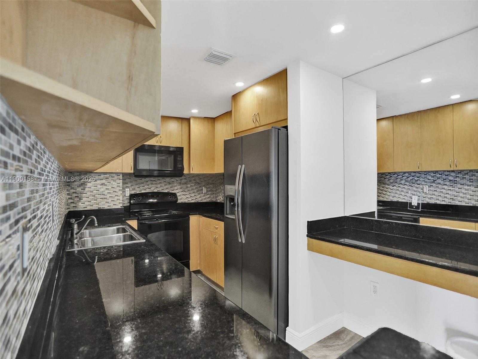 Small Image of 10350 WEST BAY HARBOR DR #PHN, Bay Harbor Islands Number 8