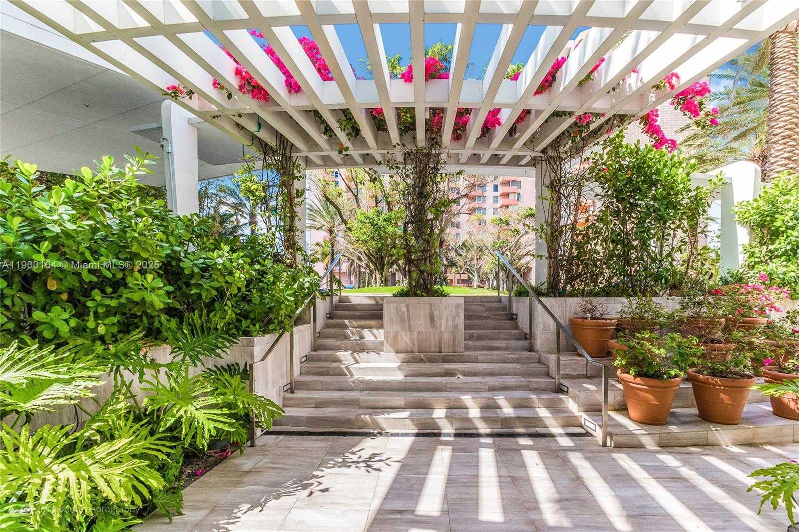 Small Image of 2901 COLLINS AV #1207, Miami Number 2