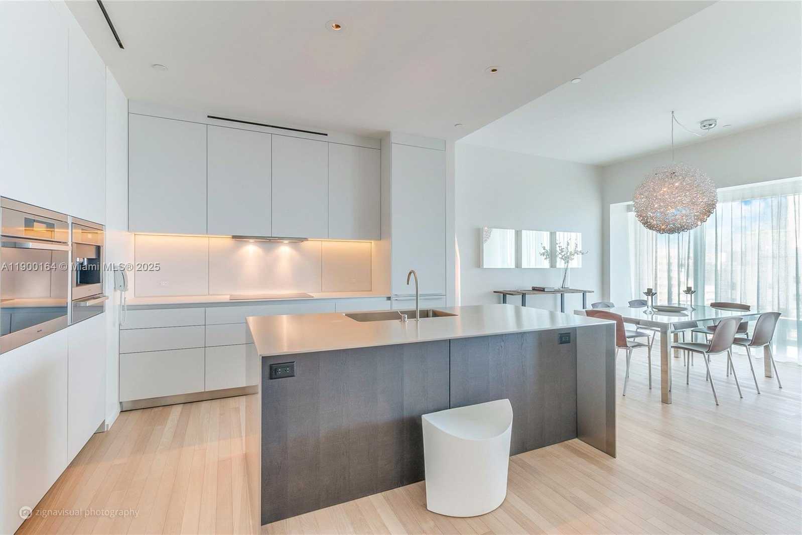 Small Image of 2901 COLLINS AV #1207, Miami Number 3