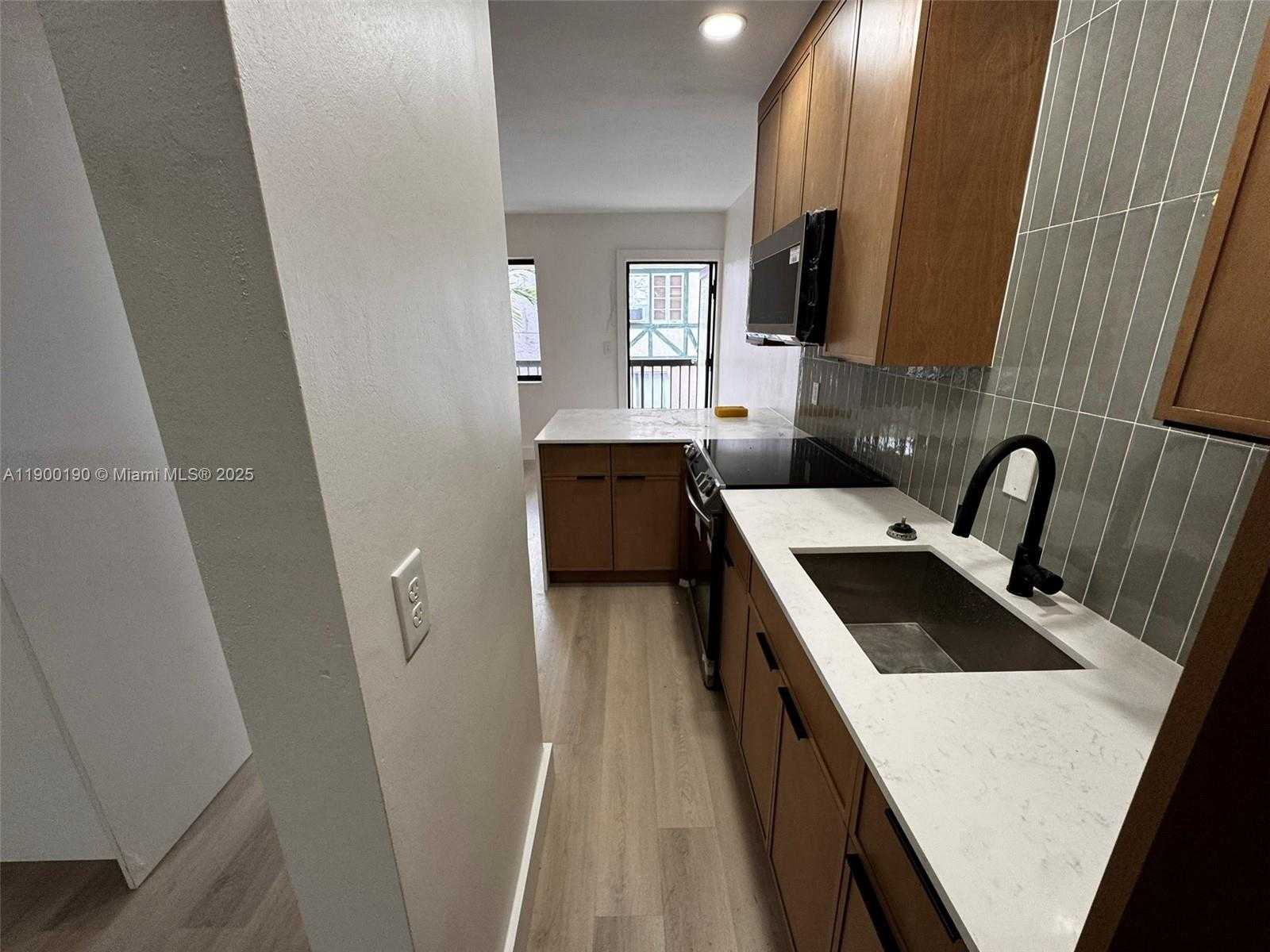 Small Image of 115 SALAMANCA AVE #6, Coral Gables Number 2