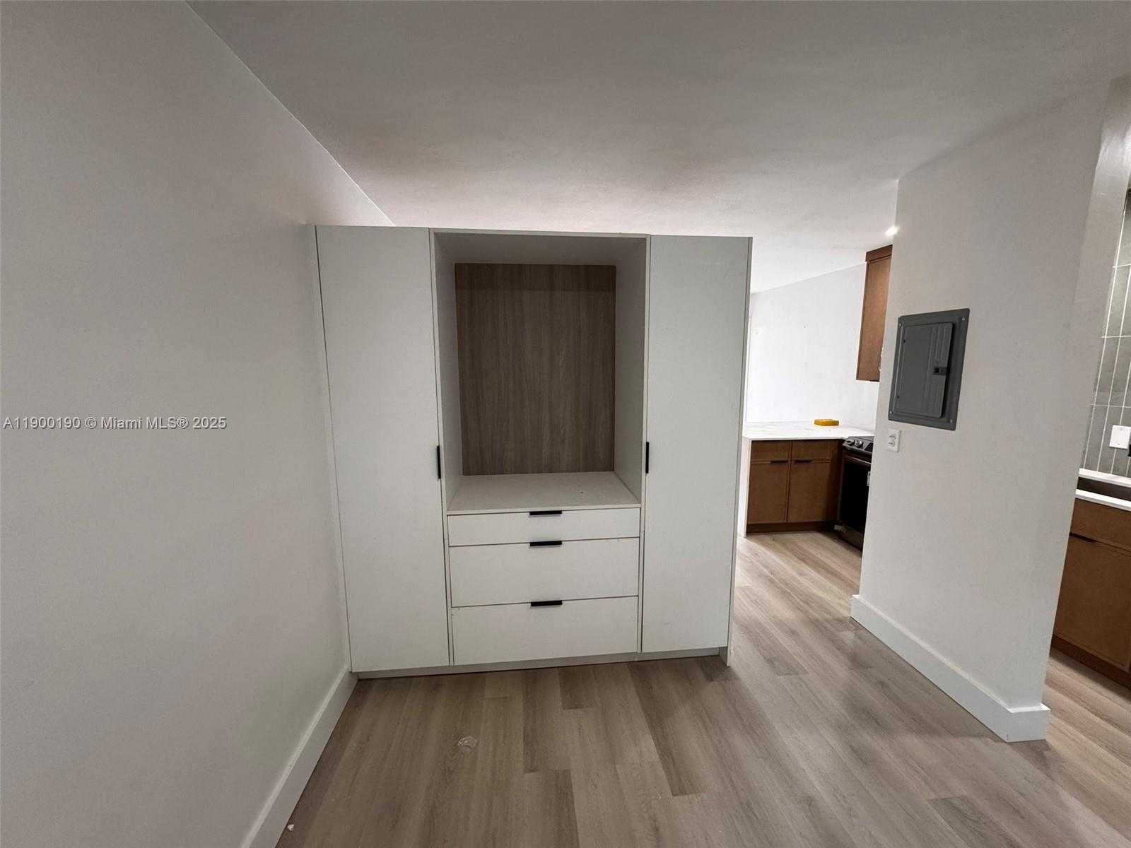 Small Image of 115 SALAMANCA AVE #6, Coral Gables Number 4