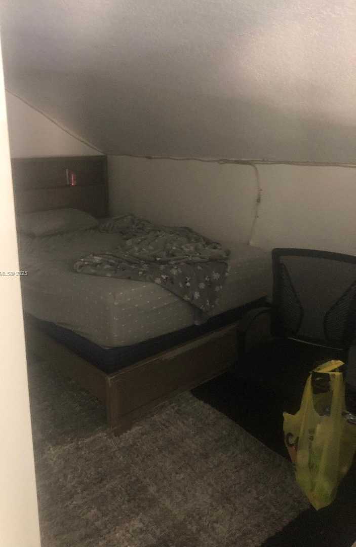 Small Image of Miami Number 11