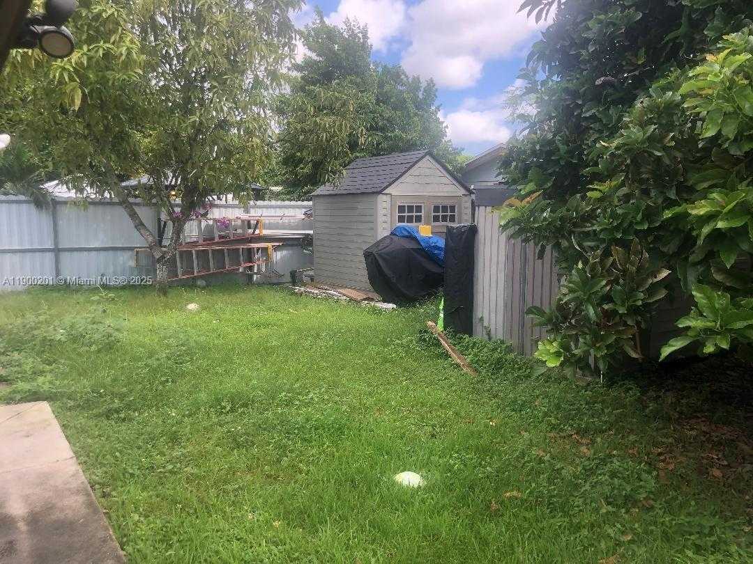 Small Image of Miami Number 15