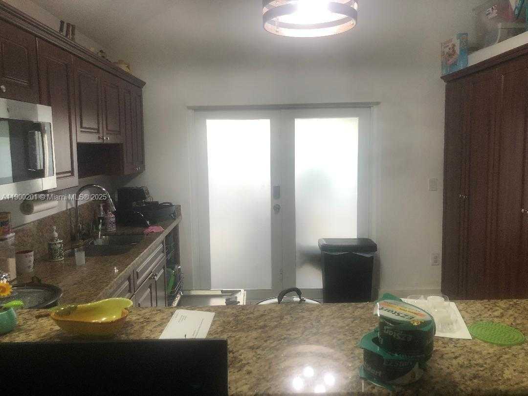 Small Image of Miami Number 6