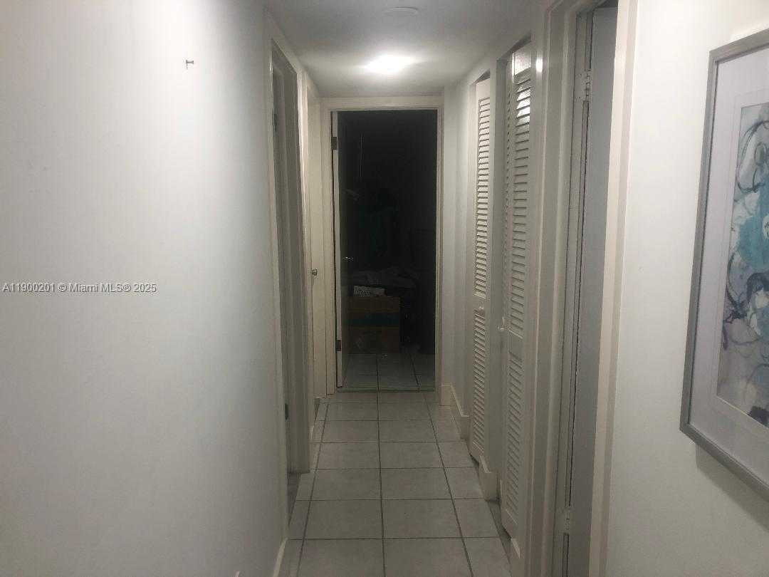 Small Image of Miami Number 7