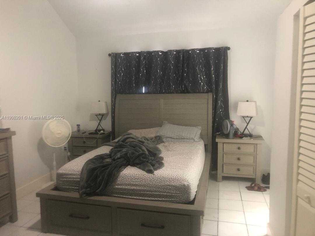 Small Image of Miami Number 8