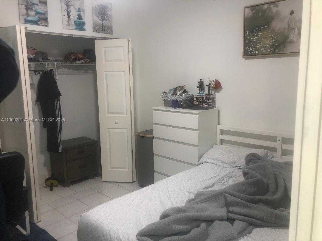 Small Image of Miami Number 9