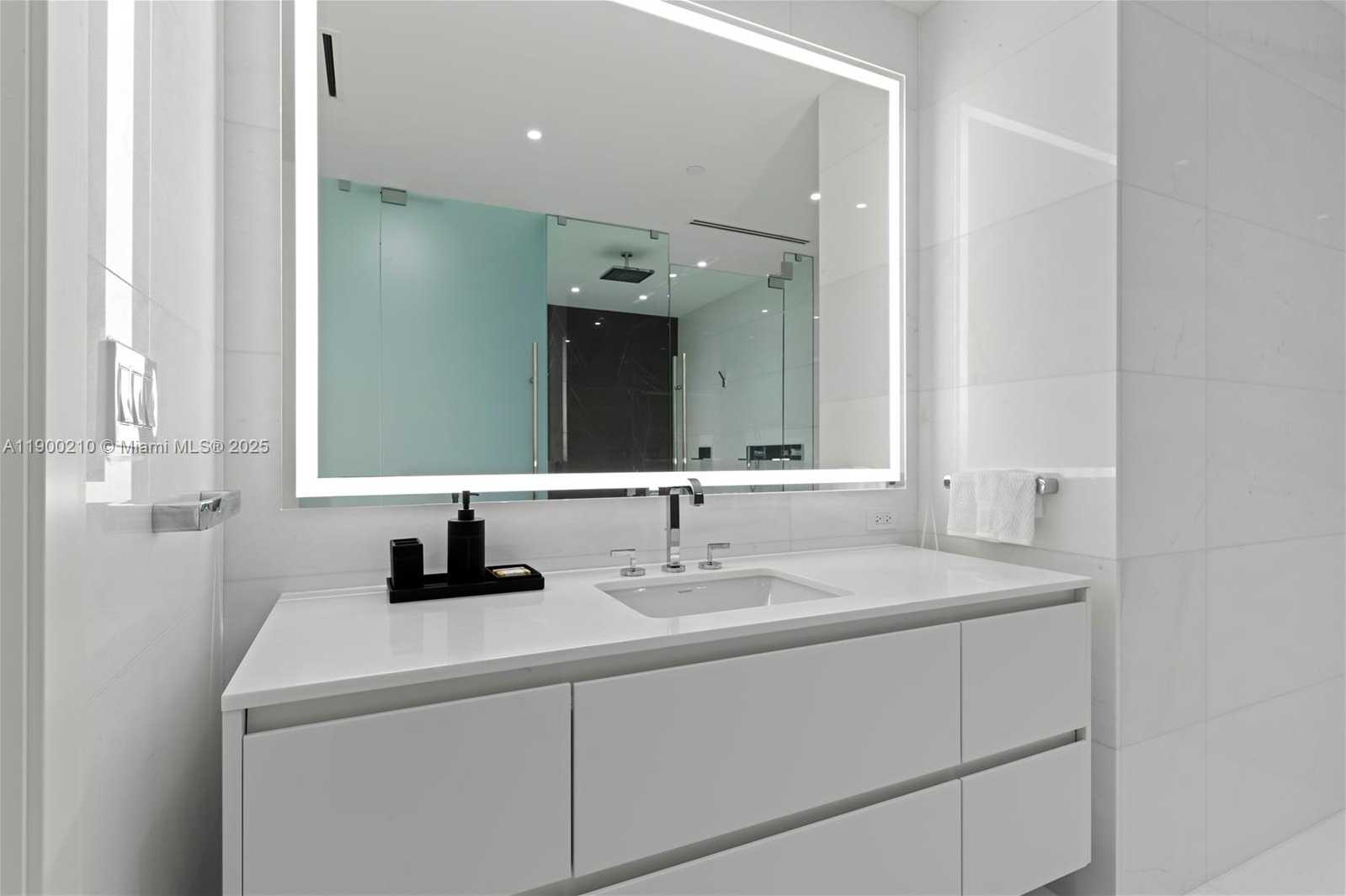 Small Image of 300 BISCAYNE BLVD WAY #4509, Miami Number 15