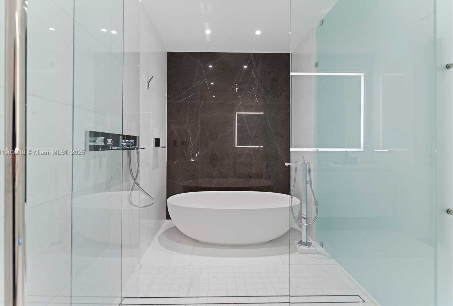 Small Image of 300 BISCAYNE BLVD WAY #4509, Miami Number 16