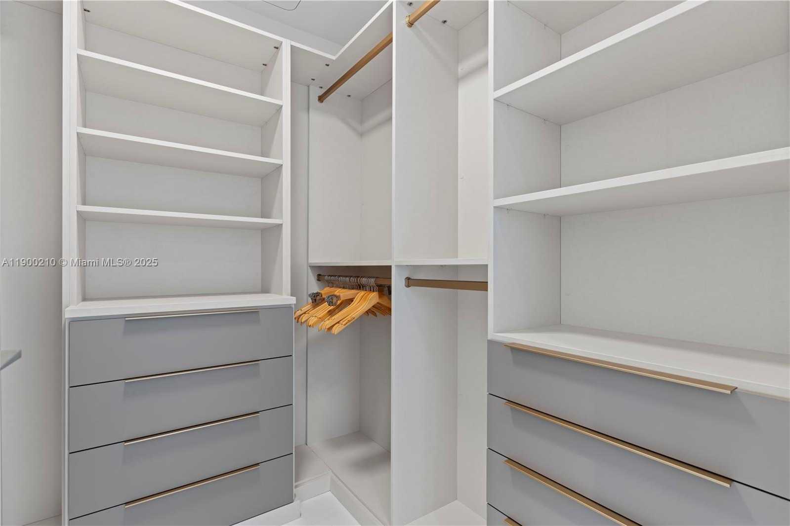 Small Image of 300 BISCAYNE BLVD WAY #4509, Miami Number 17